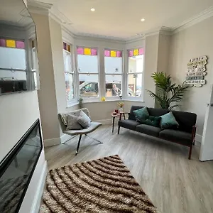 Apartment Cliffs Pavilion 2 Bedroom, Southend-on-Sea